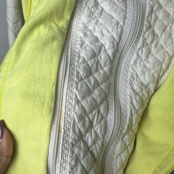 LULULEMON RUN BUNDLE UP GOOSE DOWN JACKET CLARITY YELLOW POLAR CREAM SIZE 2 - Picture 10 of 17